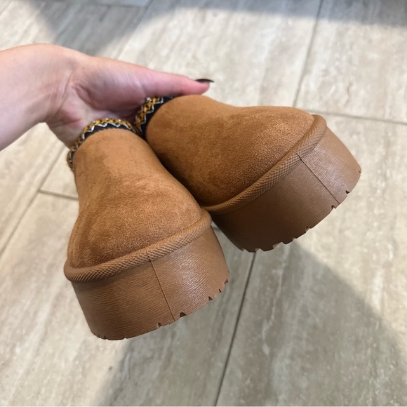 Mudd Tasman Platform chunky faux suede Tan Slippers shoes Size 9 cozycore preppy - Picture 6 of 8
